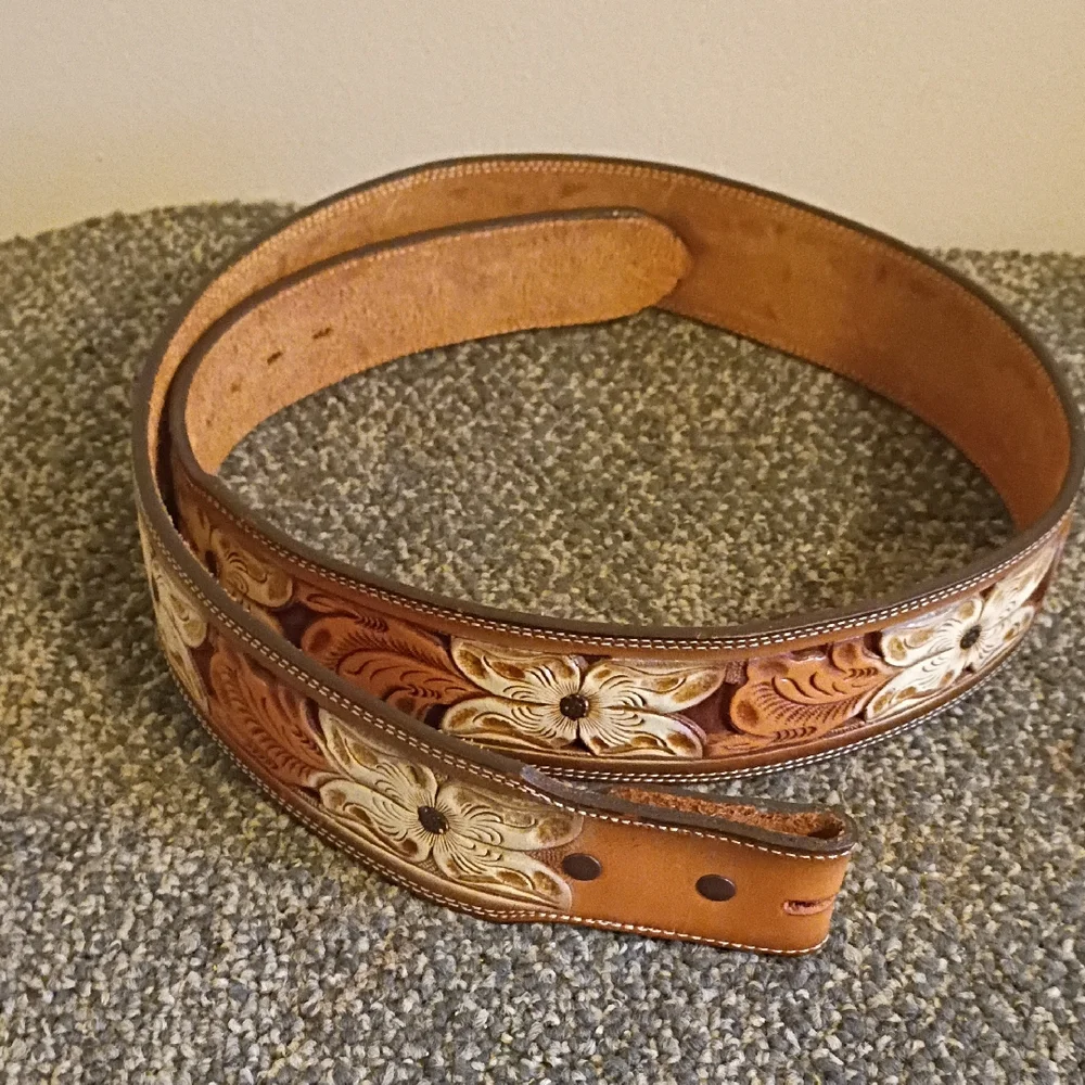 Justin boot embossed Tooled  Western Leather Belt Size 40 Tan Brown Cream Colors